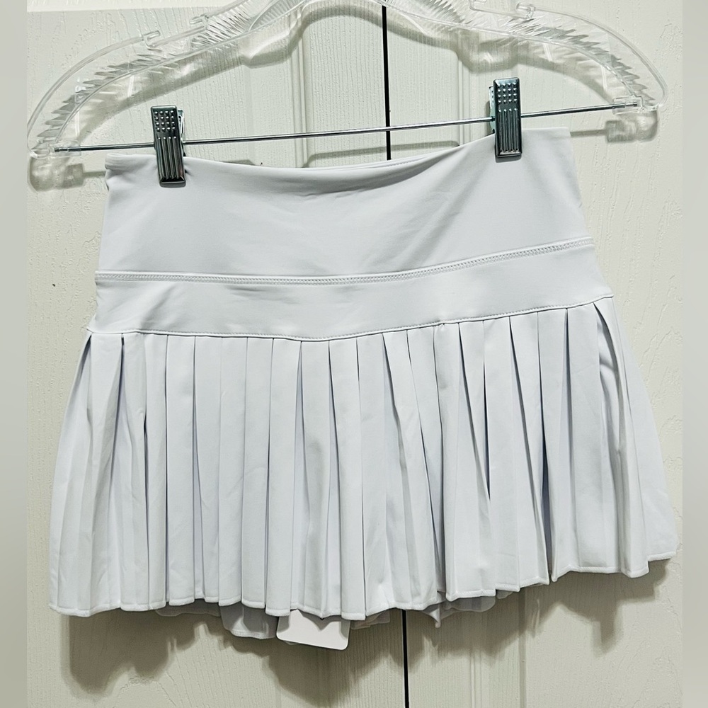 White size small GOLDHINGE skirt NWT